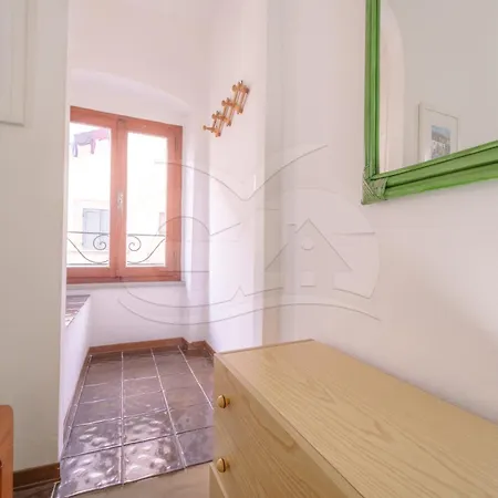 Apartmán Trilocale Berbene - Goelba